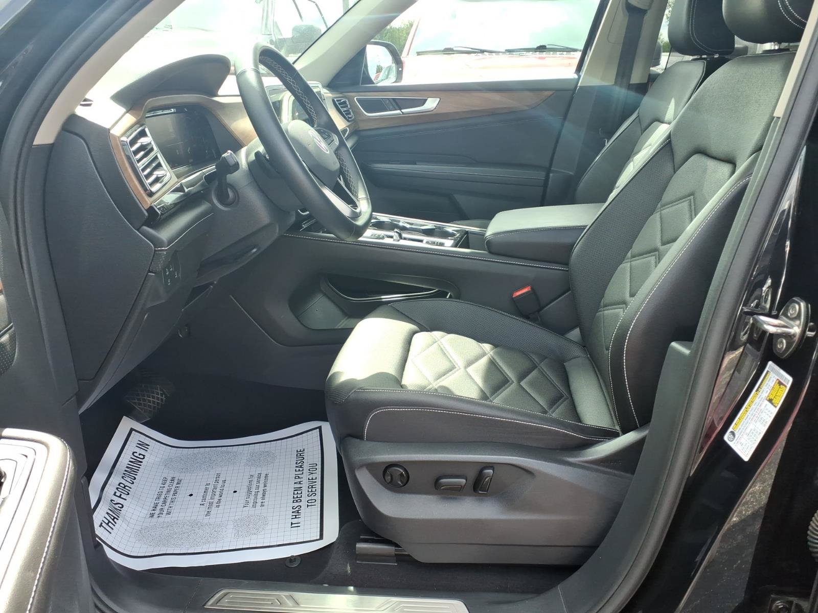 Used 2025 Volkswagen Atlas SE FWD image 21
