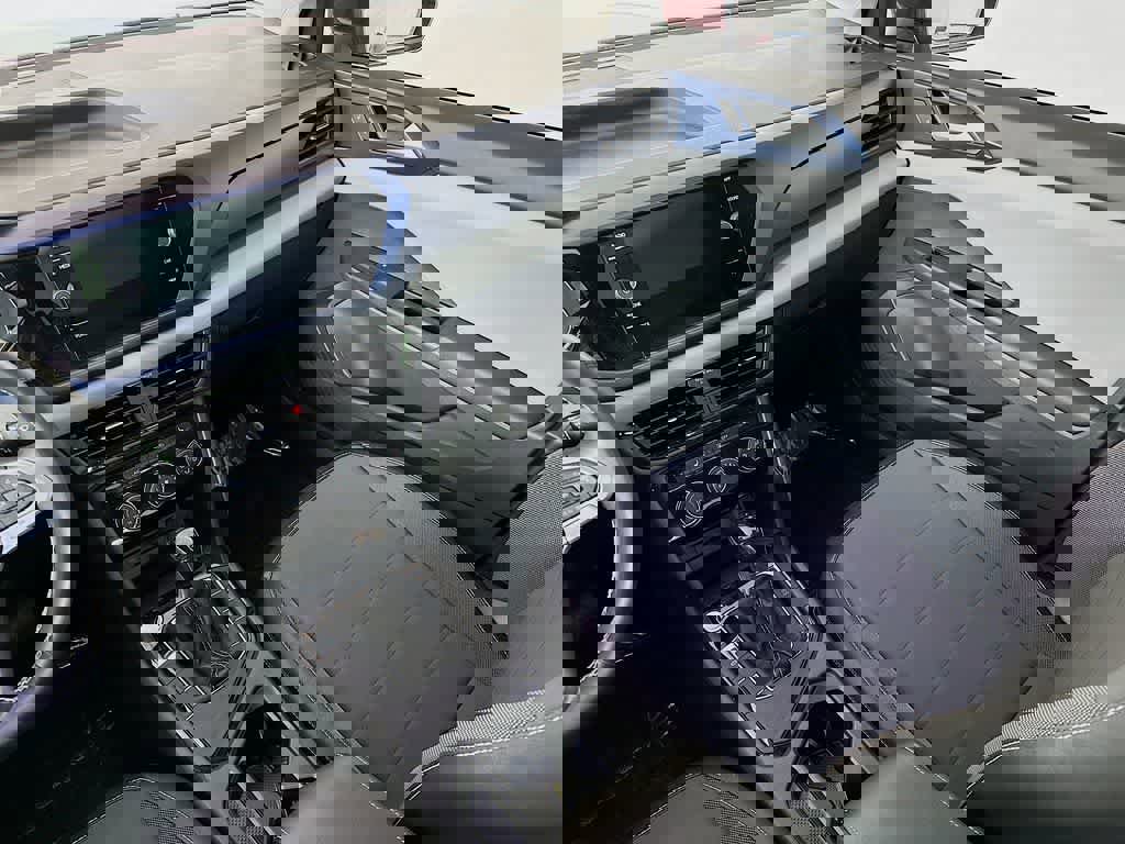 Used 2023 Volkswagen Taos SE w/ Panoramic Sunroof Package image 11