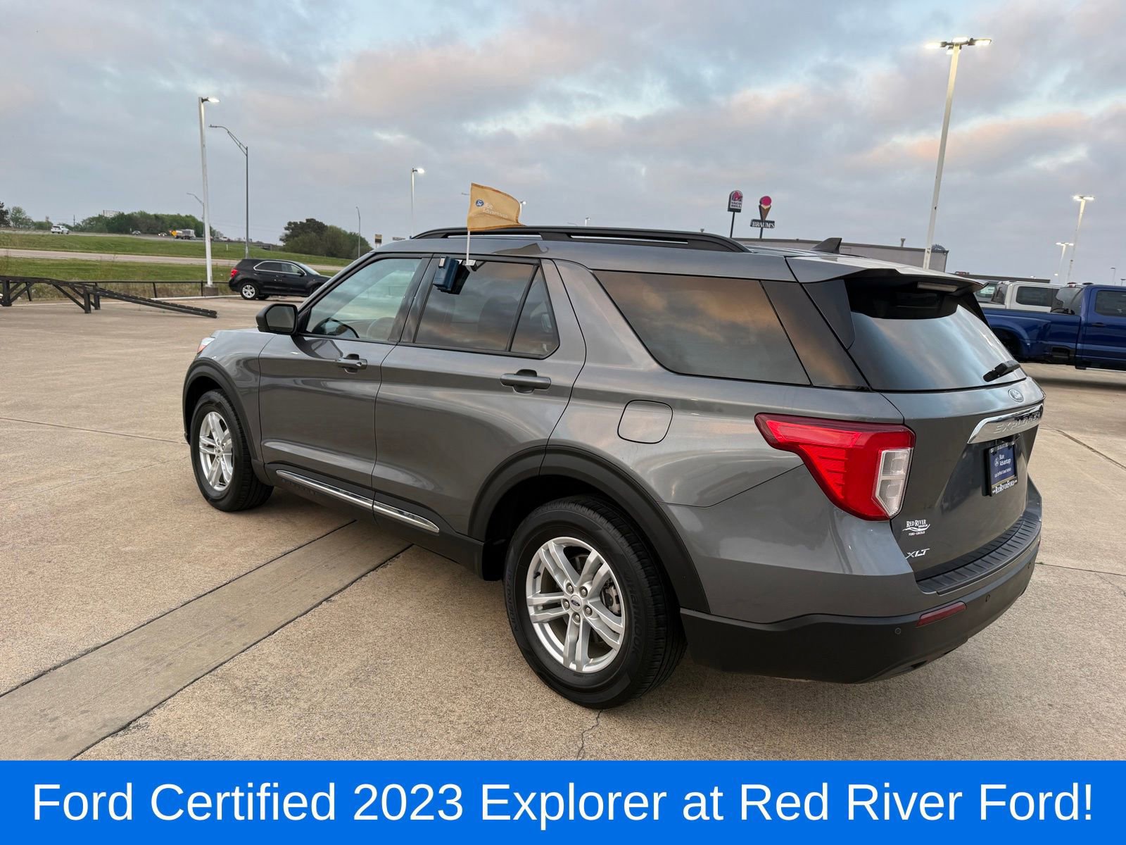 Certified 2023 Ford Explorer XLT image 3