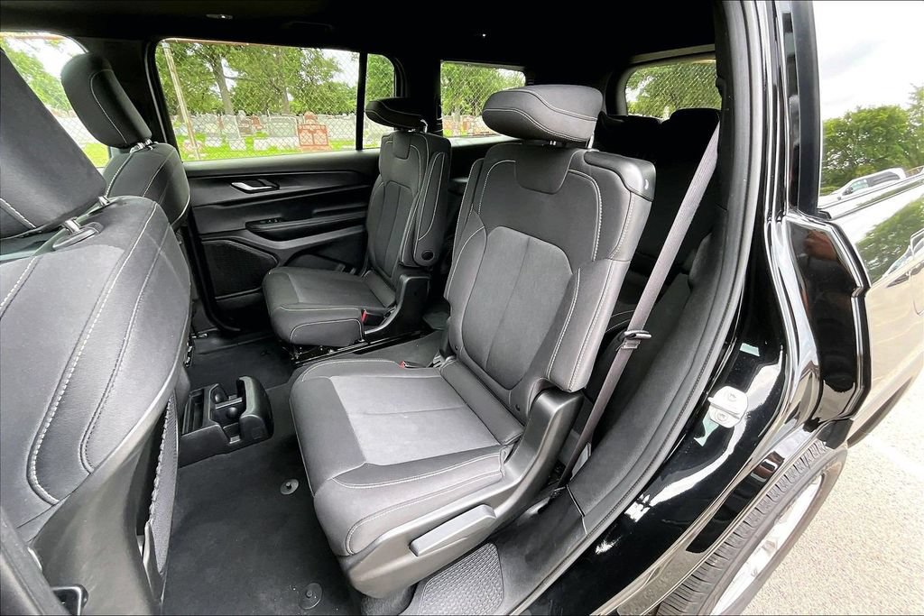 Used 2025 Jeep Grand Cherokee L Laredo AWD/4WD image 25