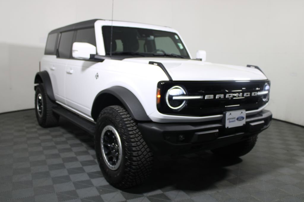 Certified 2023 Ford Bronco Outer Banks w/ Sasquatch Package image 1