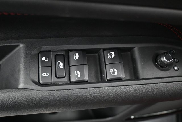 Used 2025 Jeep Compass Trailhawk AWD/4WD image 7