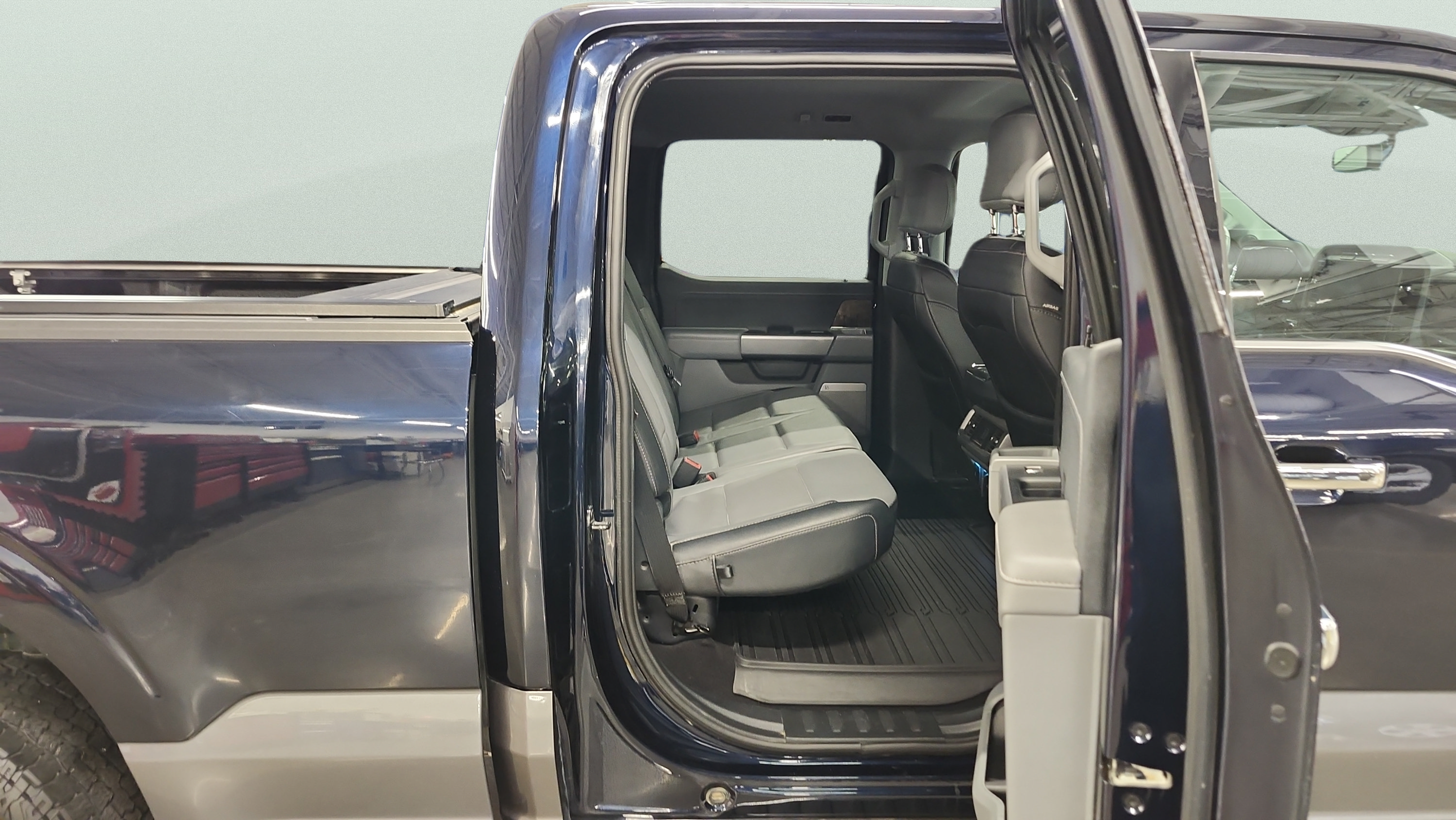 Certified 2023 Ford F150 Lariat w/ Trailer Tow Package AWD/4WD image 15