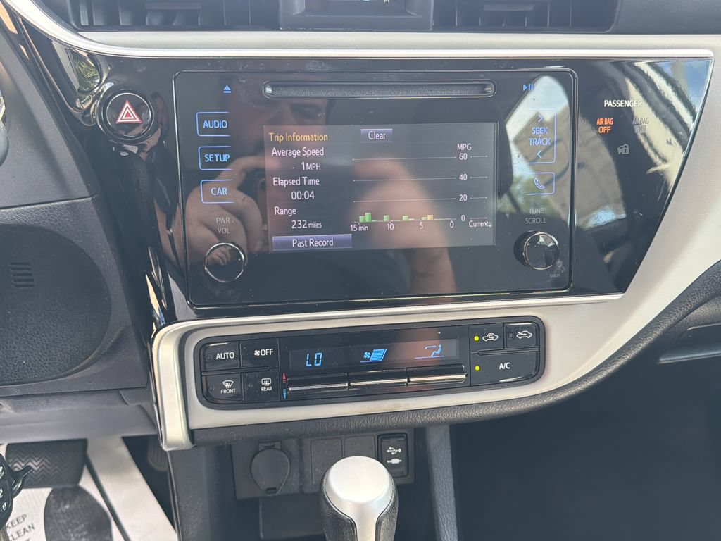 Used 2017 Toyota Corolla LE w/ Carpet Mat Package (TMS) FWD image 22