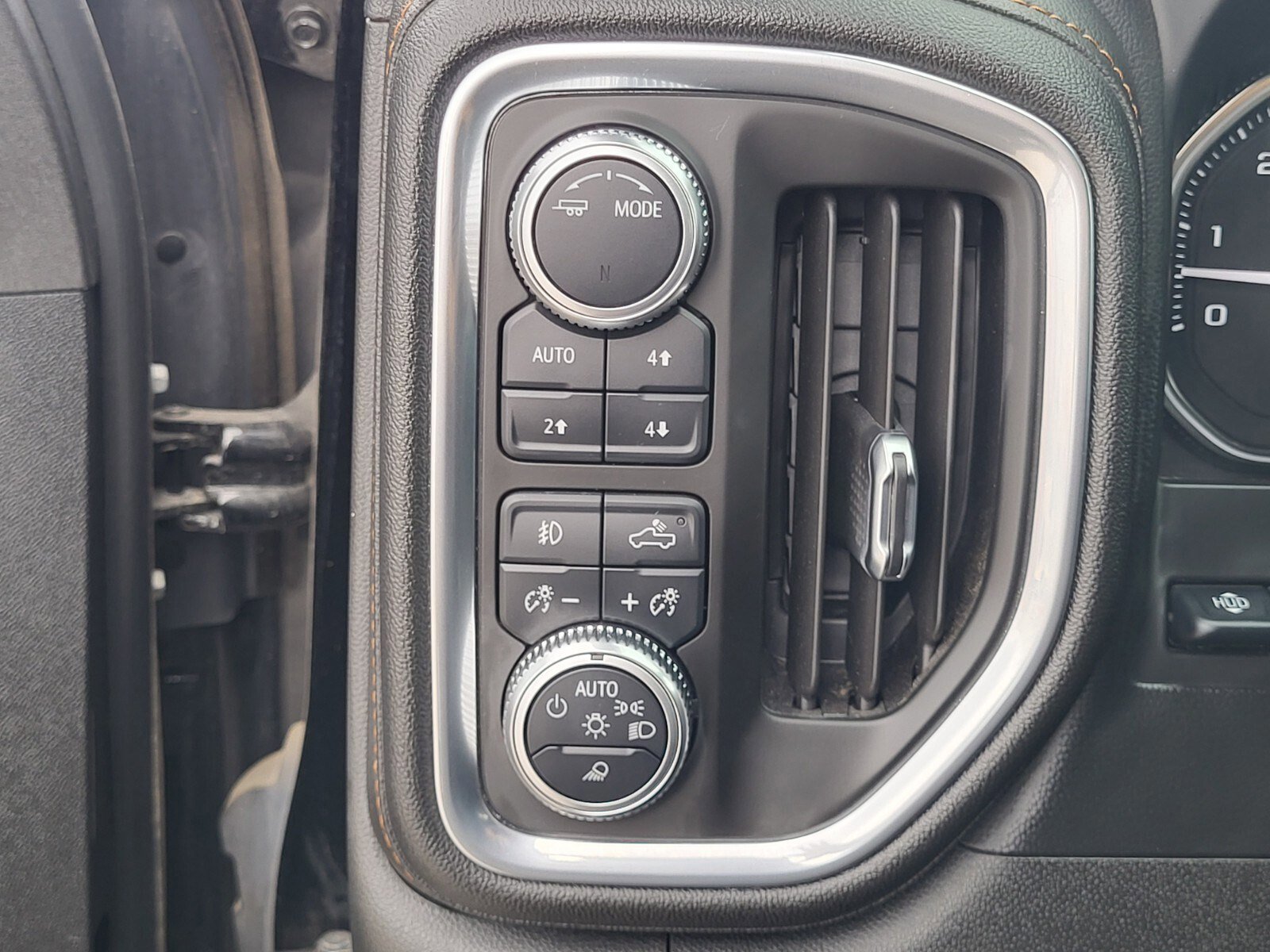 Used 2021 GMC Sierra 2500 AT4 w/ AT4 Premium Plus Package image 24