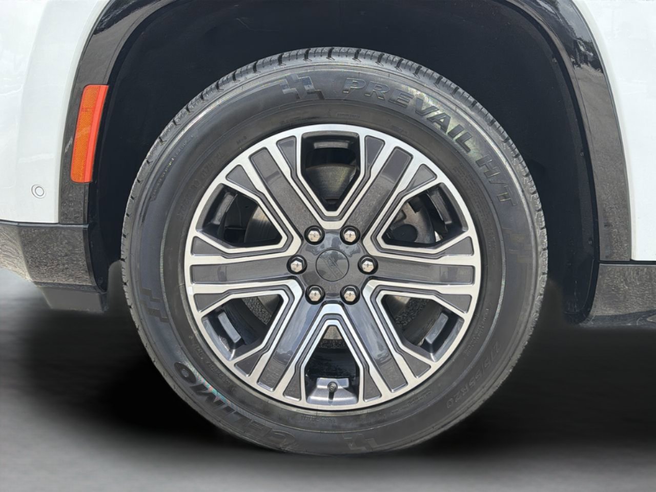 Used 2024 Jeep Wagoneer Series II w/ Flexible Seating Group RWD image 32