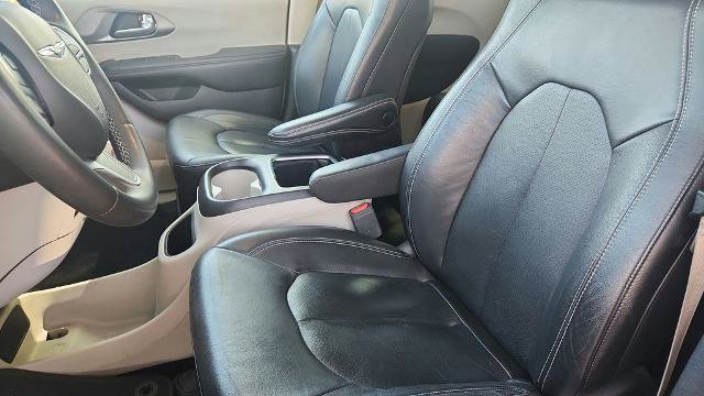 Used 2022 Chrysler Pacifica Touring-L FWD image 15