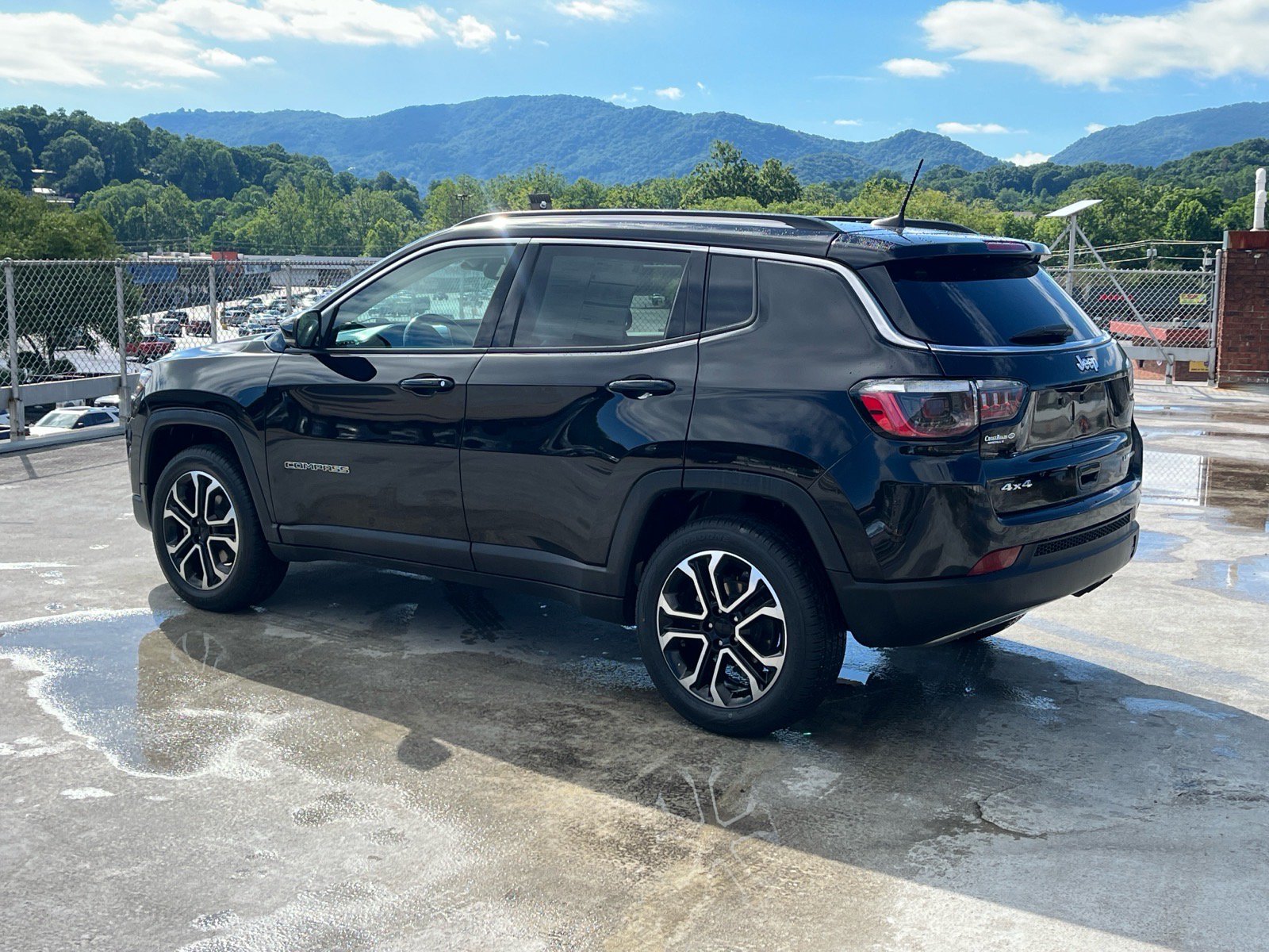 Used 2022 Jeep Compass Limited w/ Sun and Sound Group AWD/4WD image 4