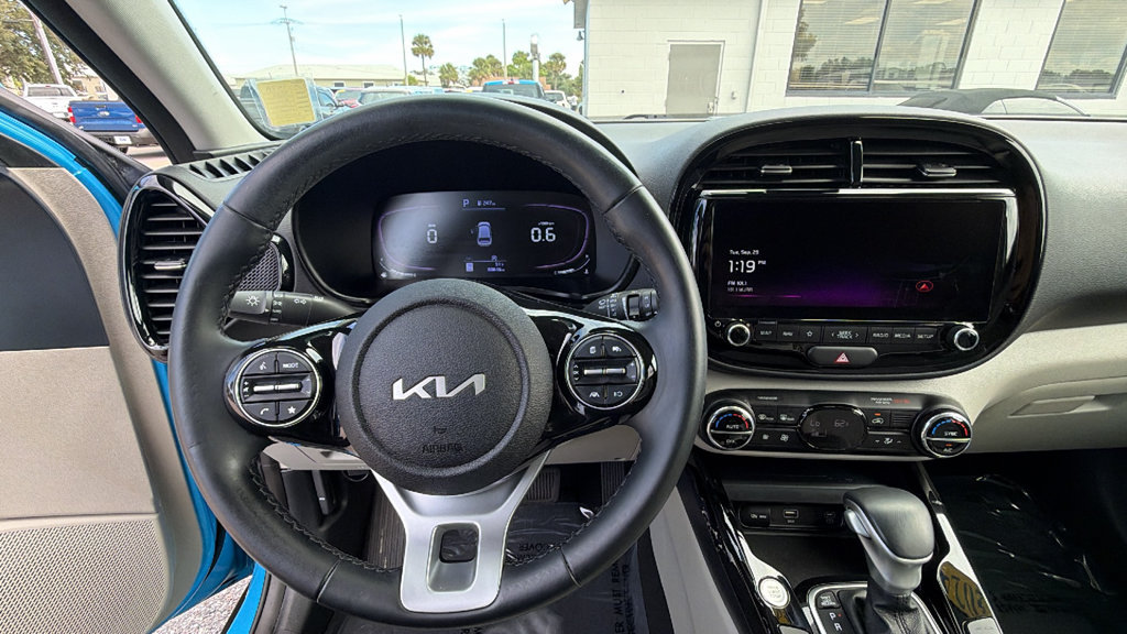 Used 2024 Kia Soul EX FWD image 16