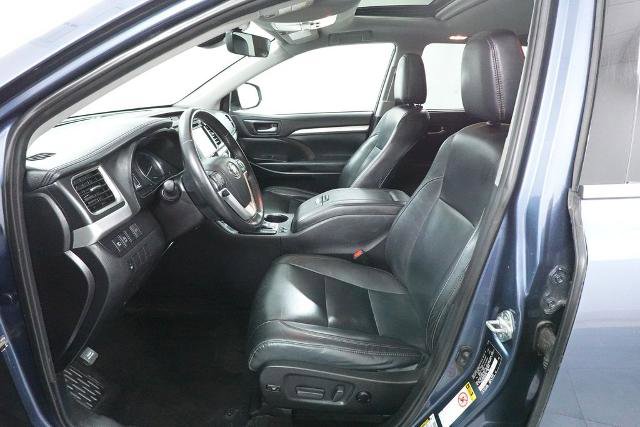 Used 2019 Toyota Highlander XLE AWD/4WD image 25
