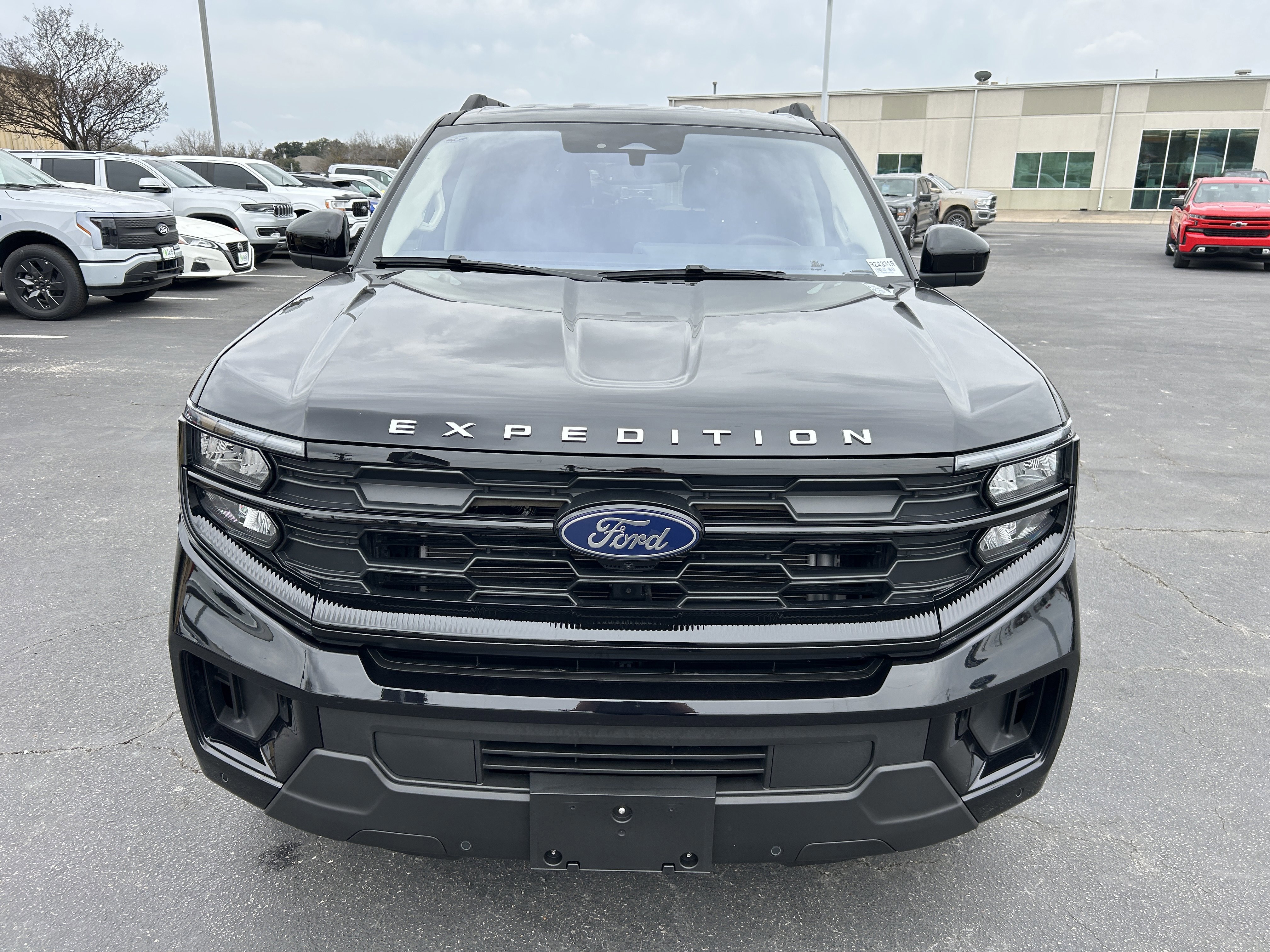 Certified 2025 Ford Expedition Active image 4