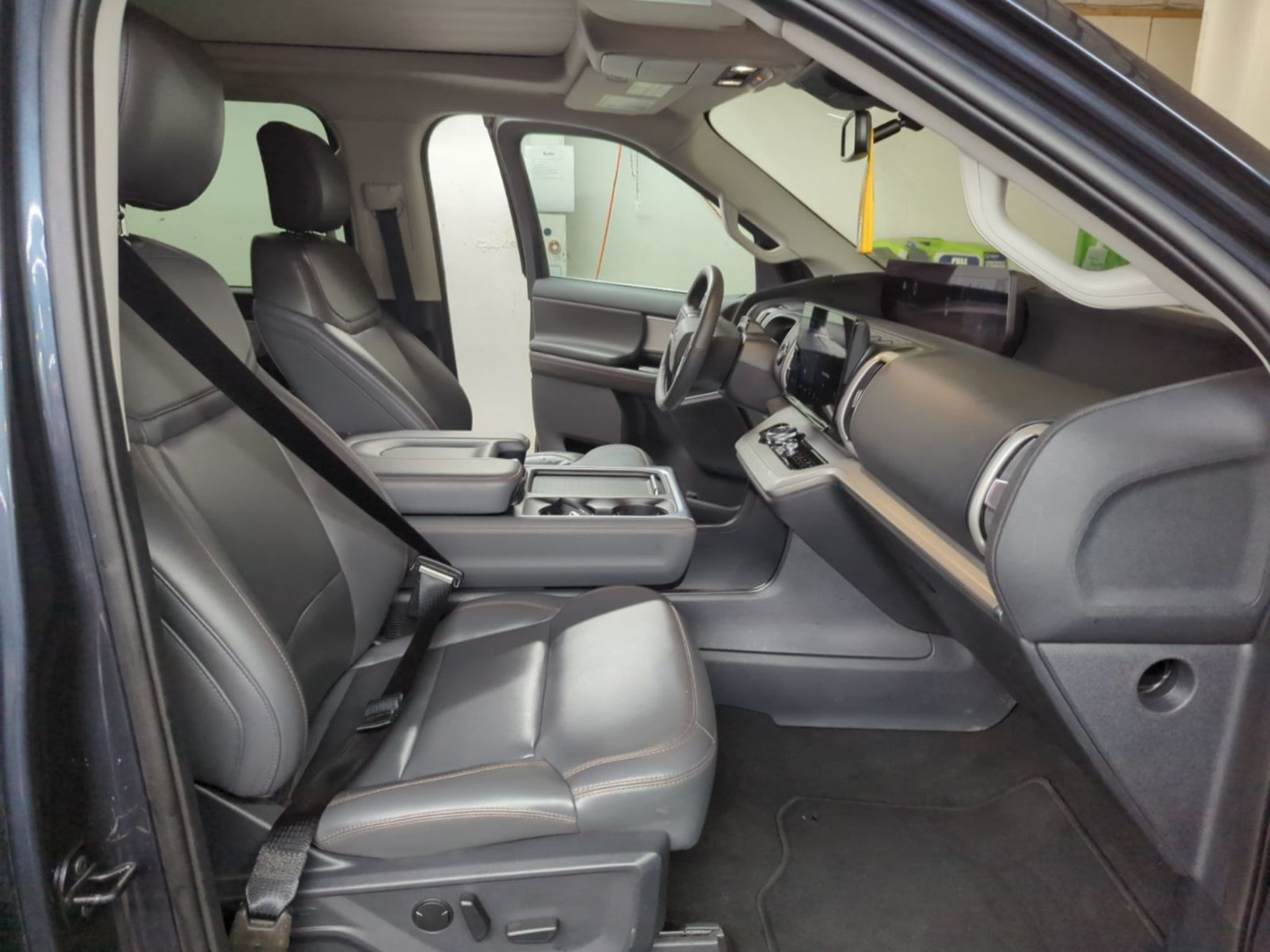 Certified 2025 Ford Expedition Active AWD/4WD image 7