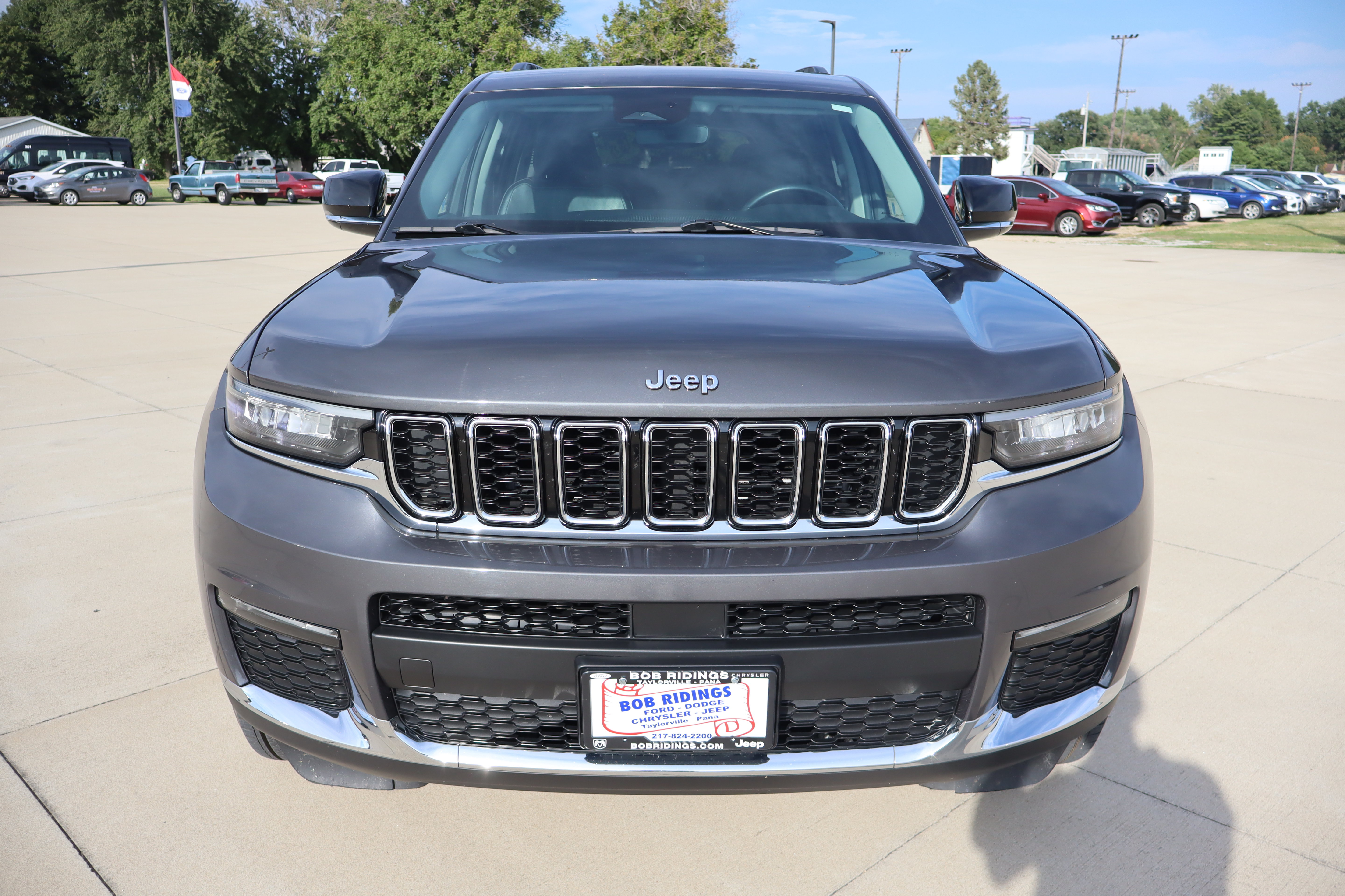 Used 2021 Jeep Grand Cherokee L Limited AWD/4WD image 2