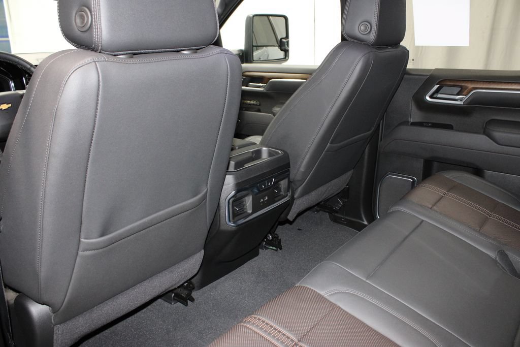 Used 2025 Chevrolet Silverado 1500 High Country w/ High Country Premium Package AWD/4WD image 22
