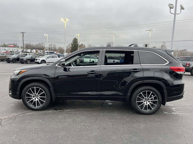 Used 2018 Toyota Highlander SE image 2