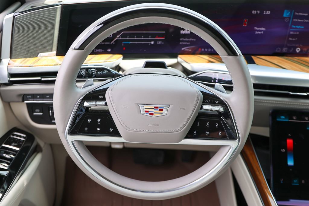 Used 2025 Cadillac Escalade Premium Luxury Platinum AWD/4WD image 11