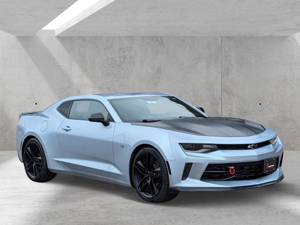Used 2017 Chevrolet Camaro LT RWD image 1