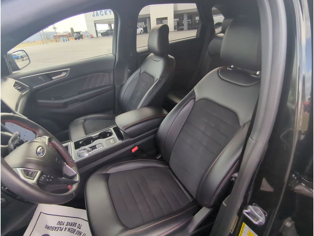 Certified 2024 Ford Edge ST-Line w/ Class II Trailer Tow Package image 11