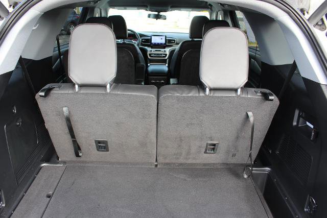 Certified 2022 Ford Explorer XLT w/ Equipment Group 202A image 9