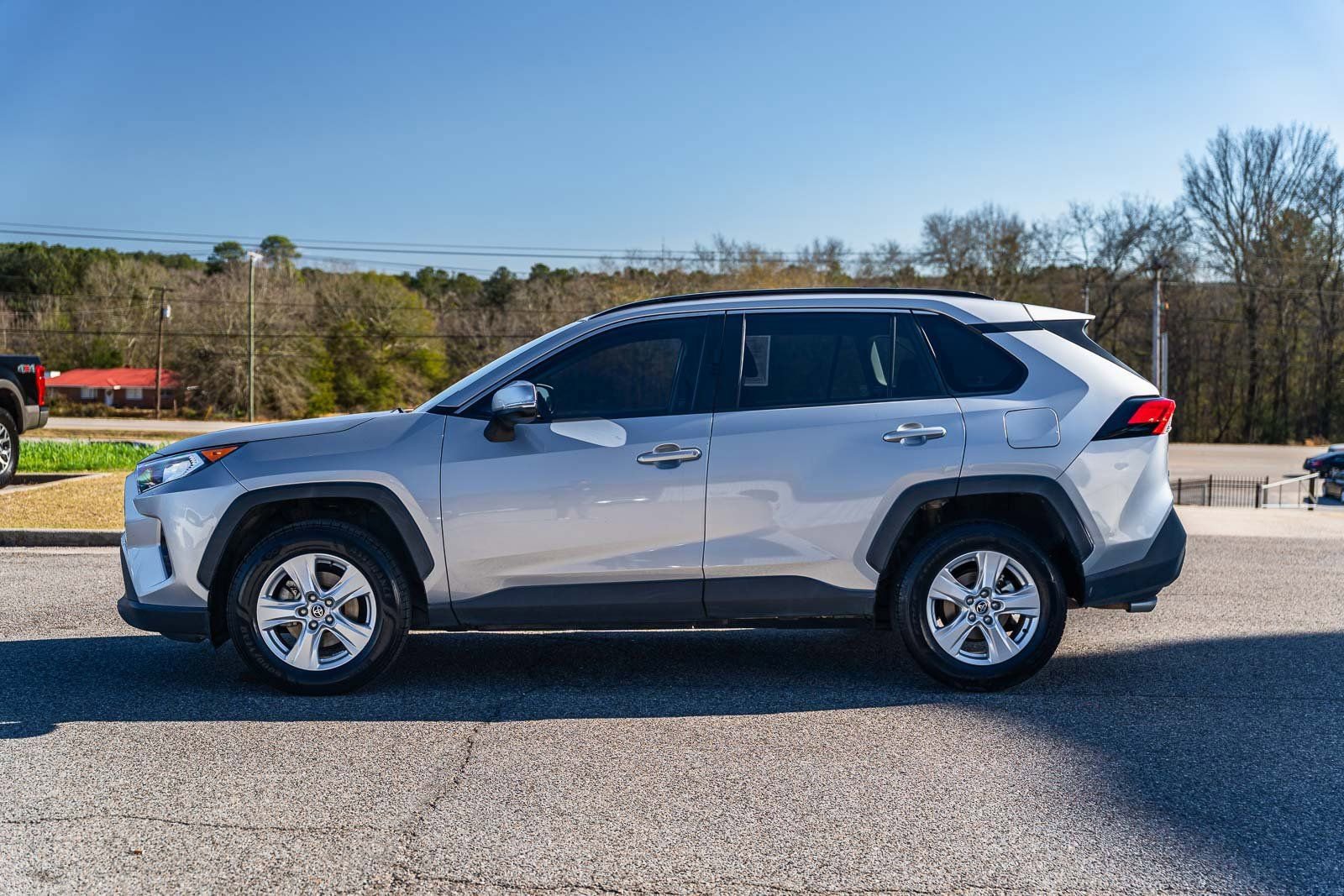 Used 2020 Toyota RAV4 XLE image 2