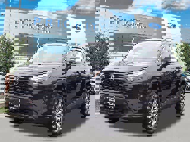 Used 2023 Toyota RAV4 XLE Premium image 1