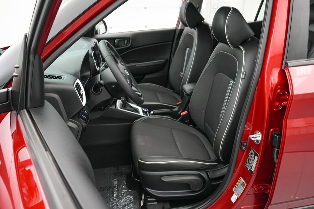 Used 2025 Hyundai Venue Limited FWD image 11
