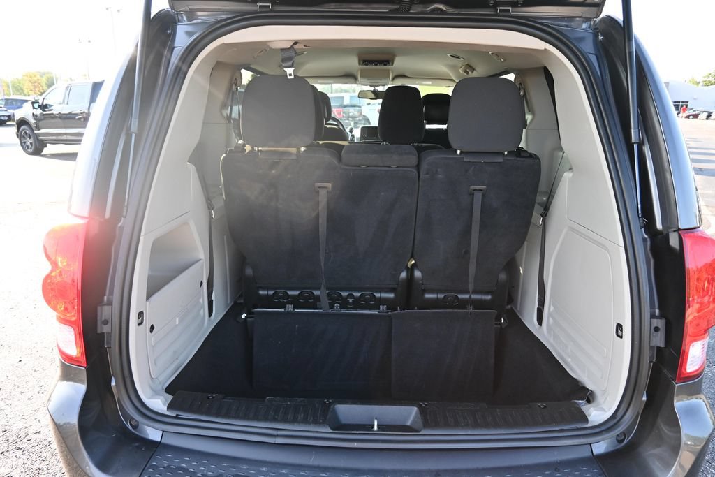 Used 2018 Dodge Grand Caravan SE w/ UConnect Hands-Free Group FWD image 12