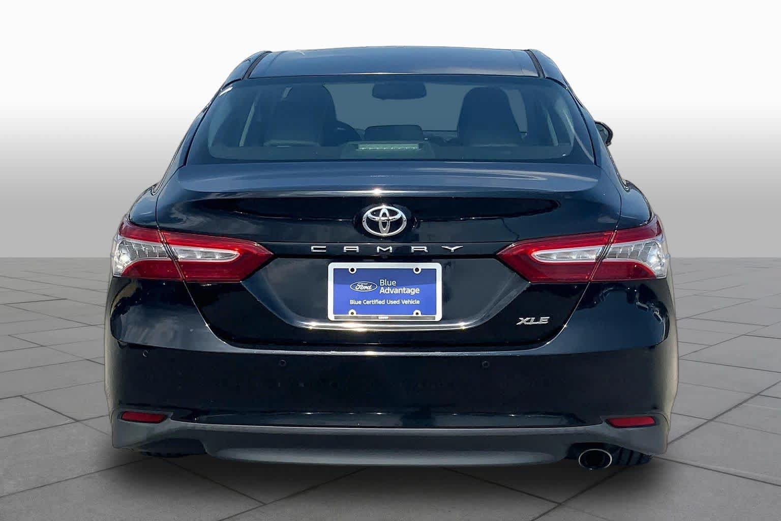 Used 2018 Toyota Camry XLE FWD image 5