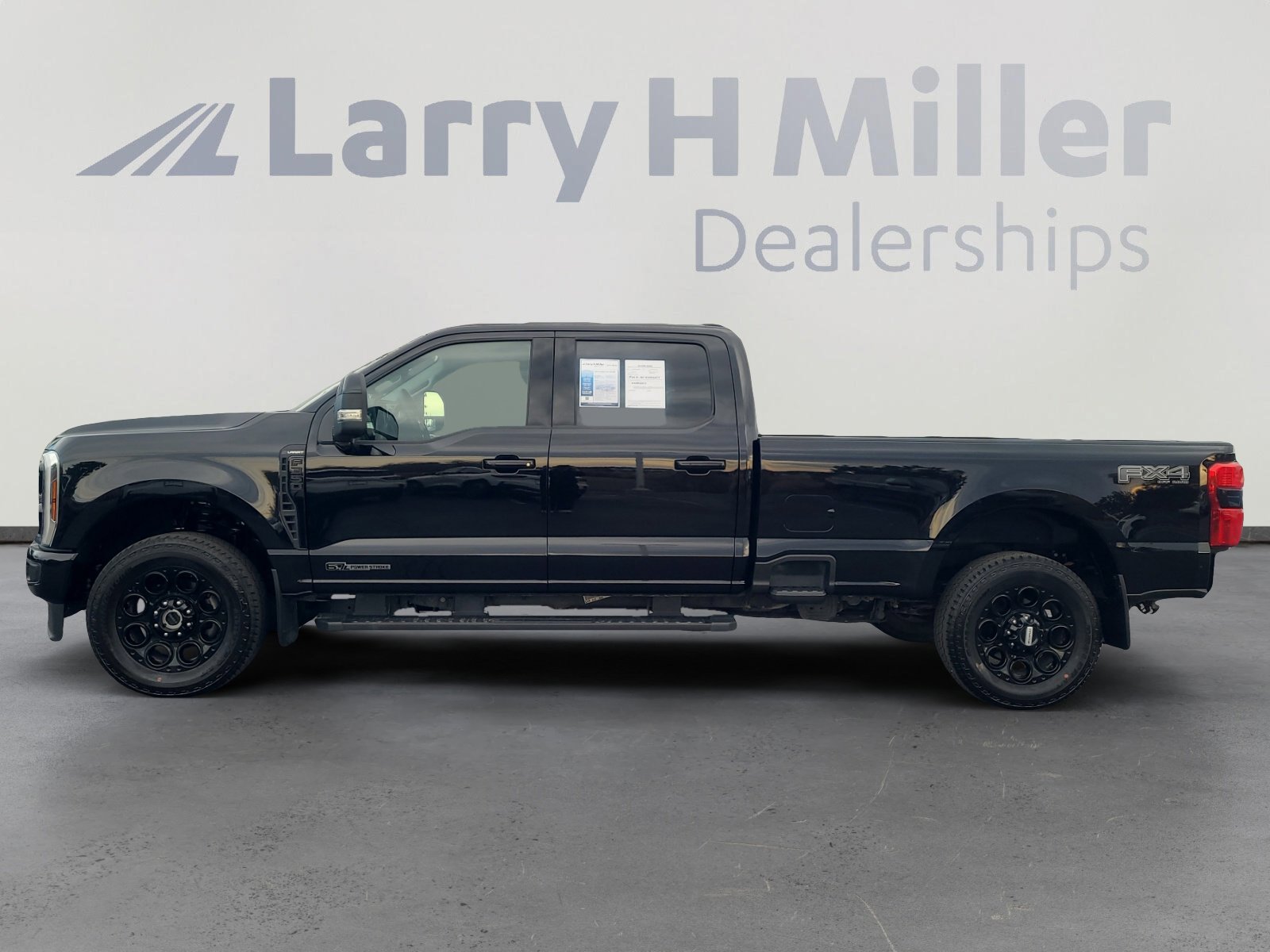 Certified 2025 Ford F350 Lariat w/ Black Appearance Package image 2