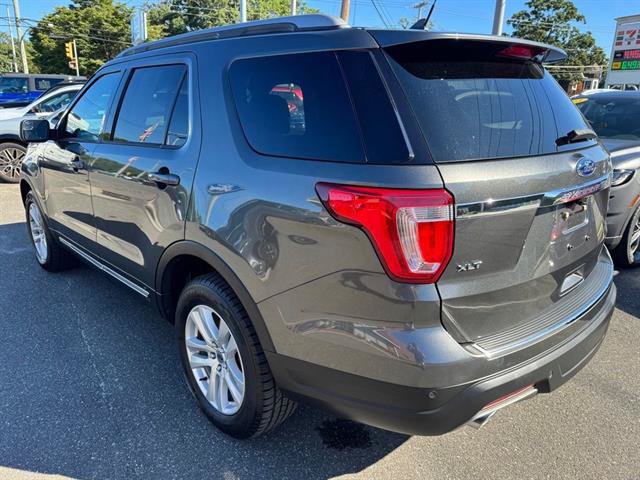 Certified 2018 Ford Explorer XLT w/ Equipment Group 201A AWD/4WD image 4