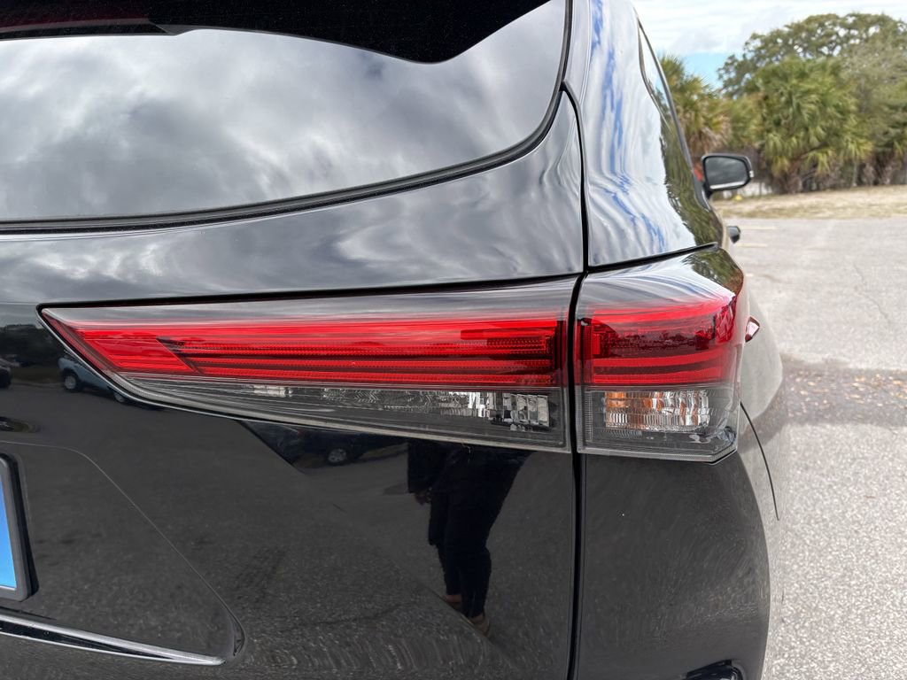Used 2020 Toyota Highlander Limited image 13