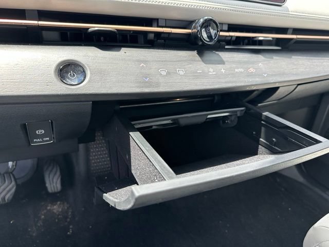 Used 2024 Nissan Ariya AWD image 30
