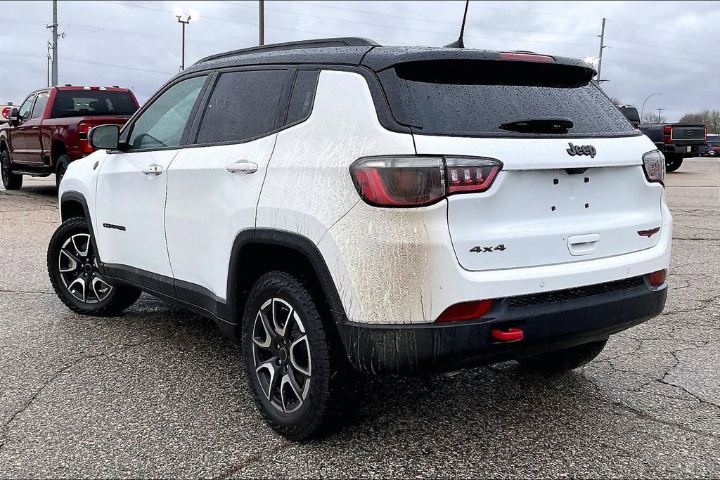Used 2025 Jeep Compass Trailhawk AWD/4WD image 3
