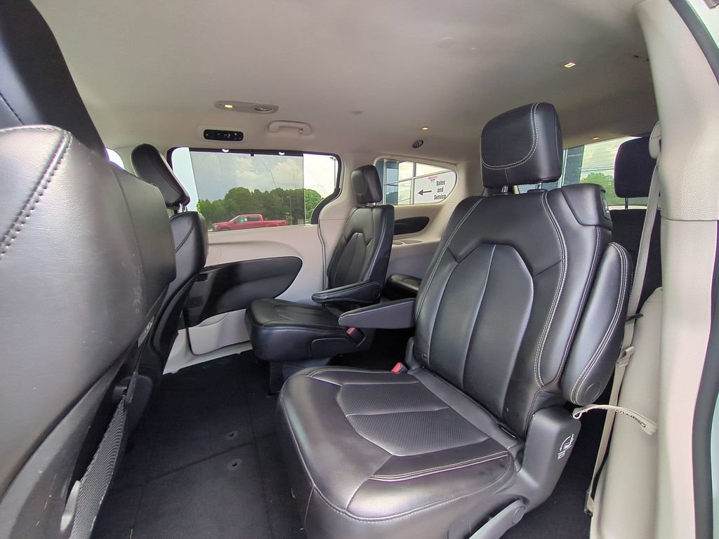 Used 2023 Chrysler Pacifica Touring-L FWD image 28