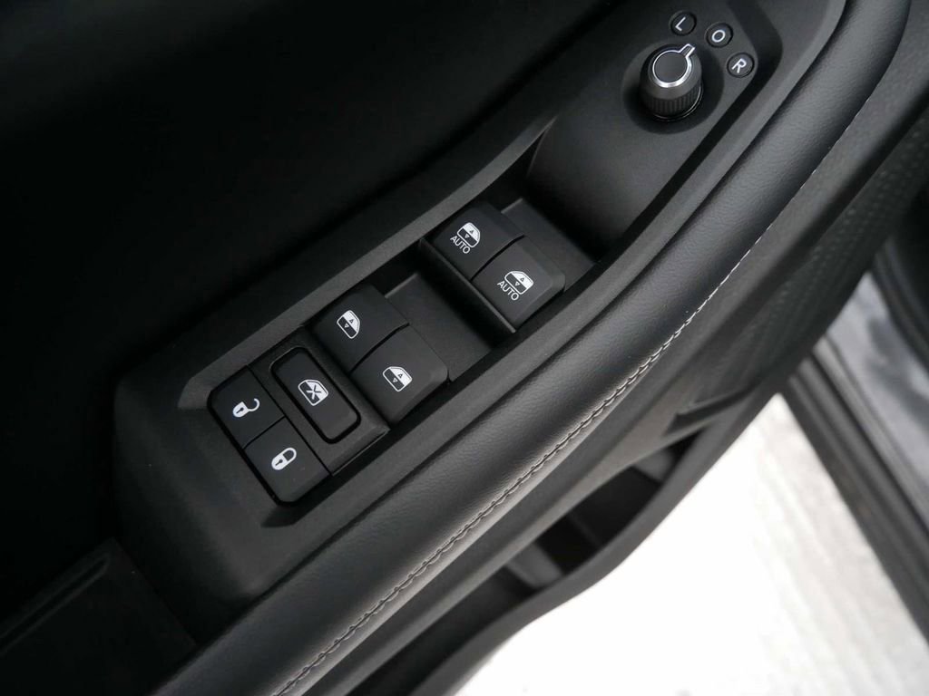 Used 2024 Jeep Grand Cherokee Limited w/ Luxury Tech Group II image 13