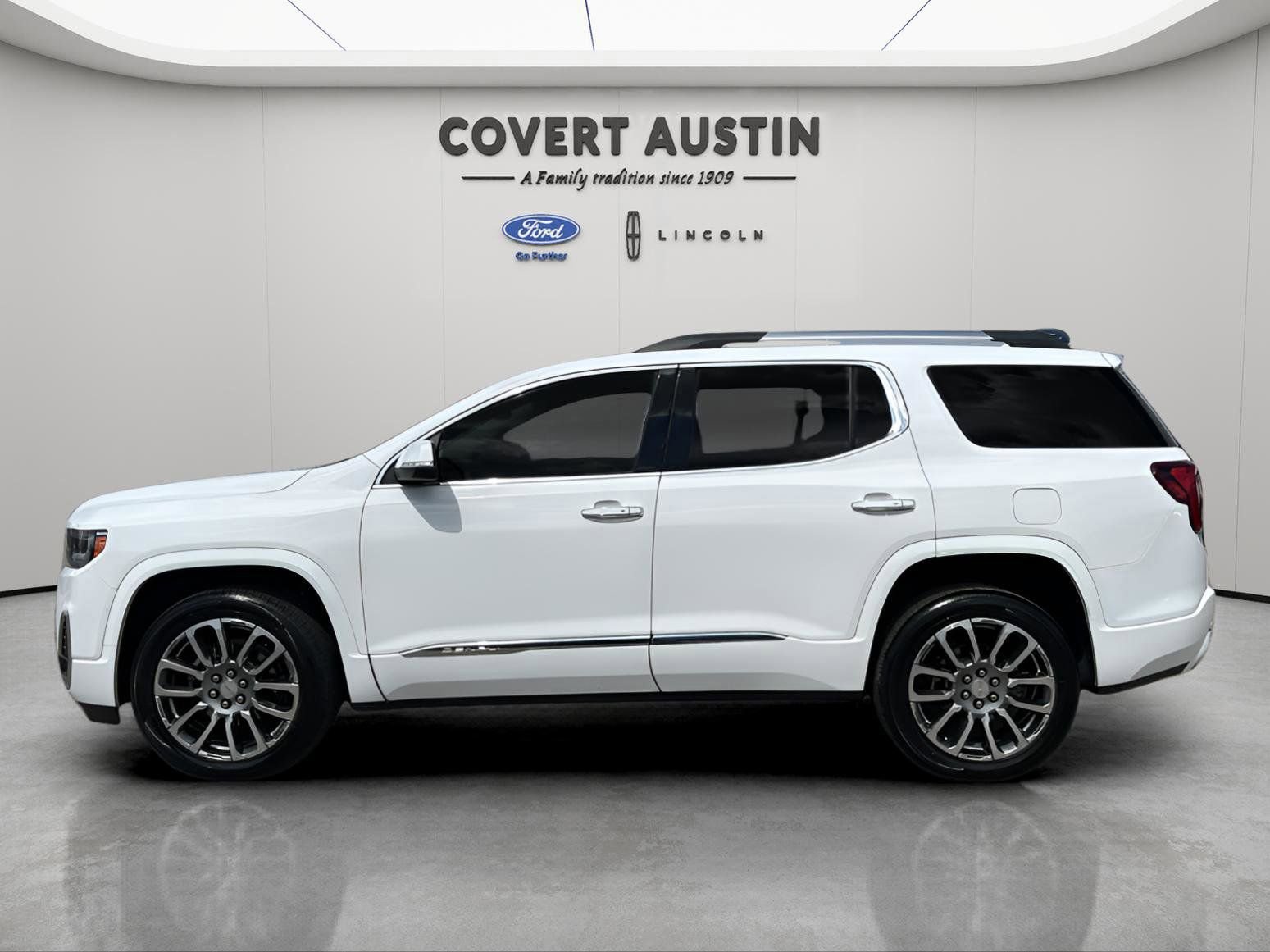 Used 2023 GMC Acadia Denali image 2