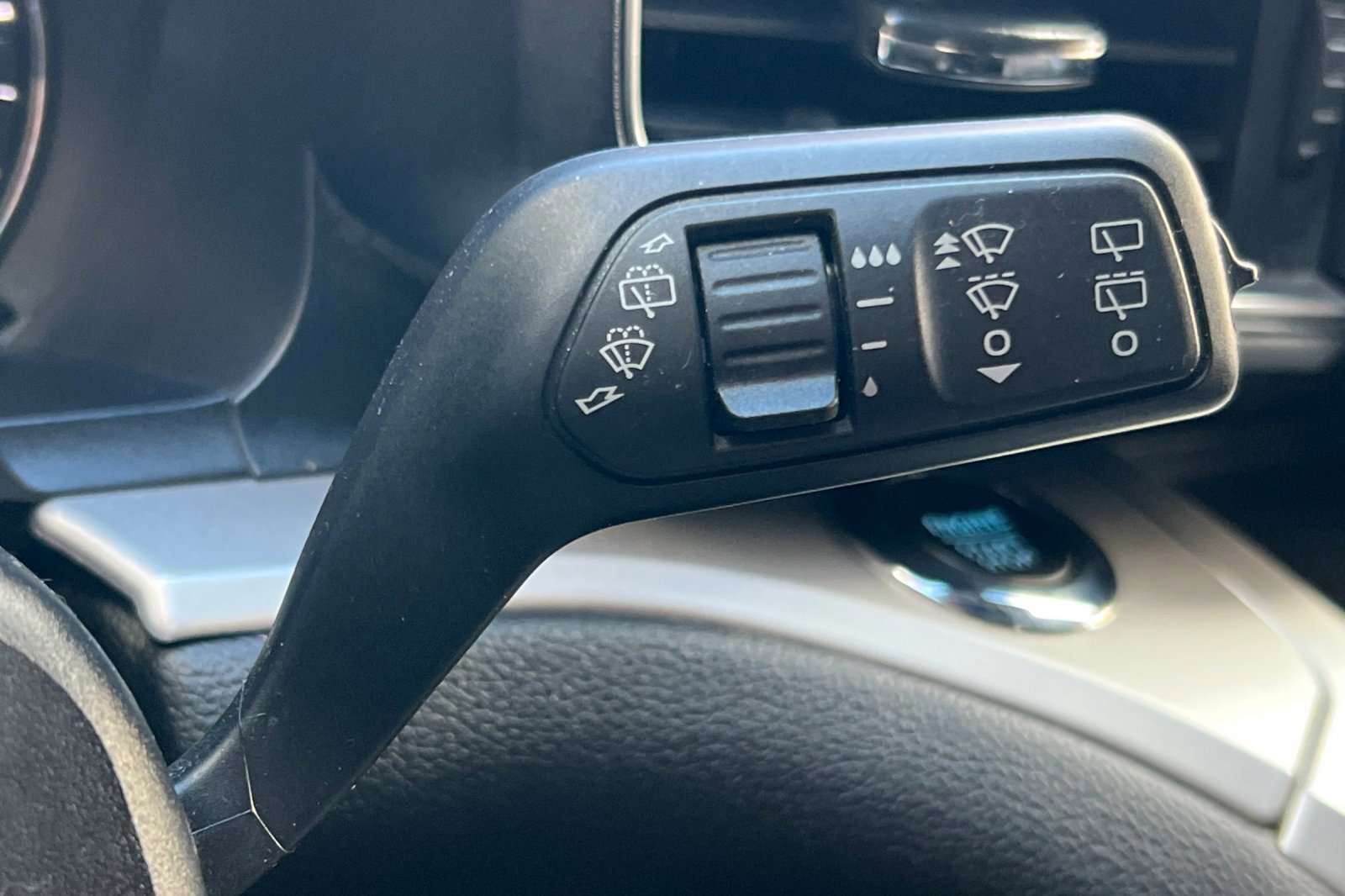 Certified 2022 Ford Explorer XLT w/ Equipment Group 202A image 39