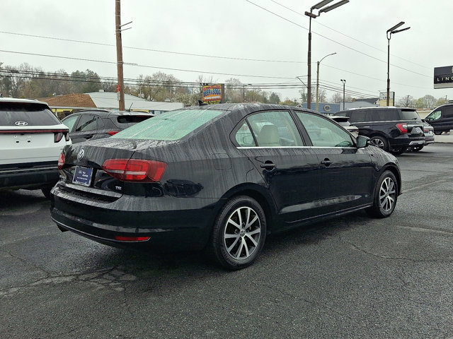 Used 2017 Volkswagen Jetta SE image 4