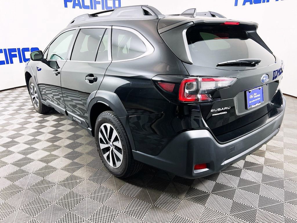 Used 2023 Subaru Outback Premium AWD/4WD image 5