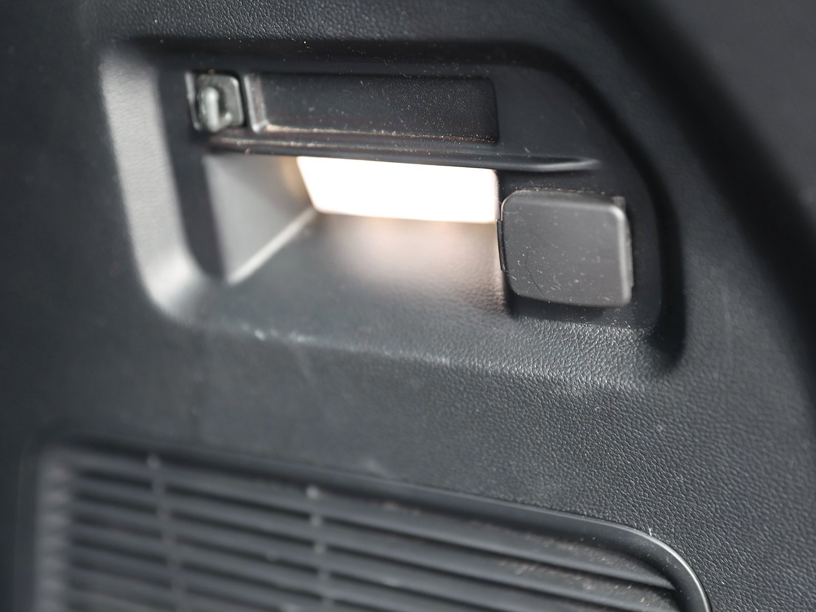 Certified 2022 Ford Explorer XLT w/ Equipment Group 202A image 15