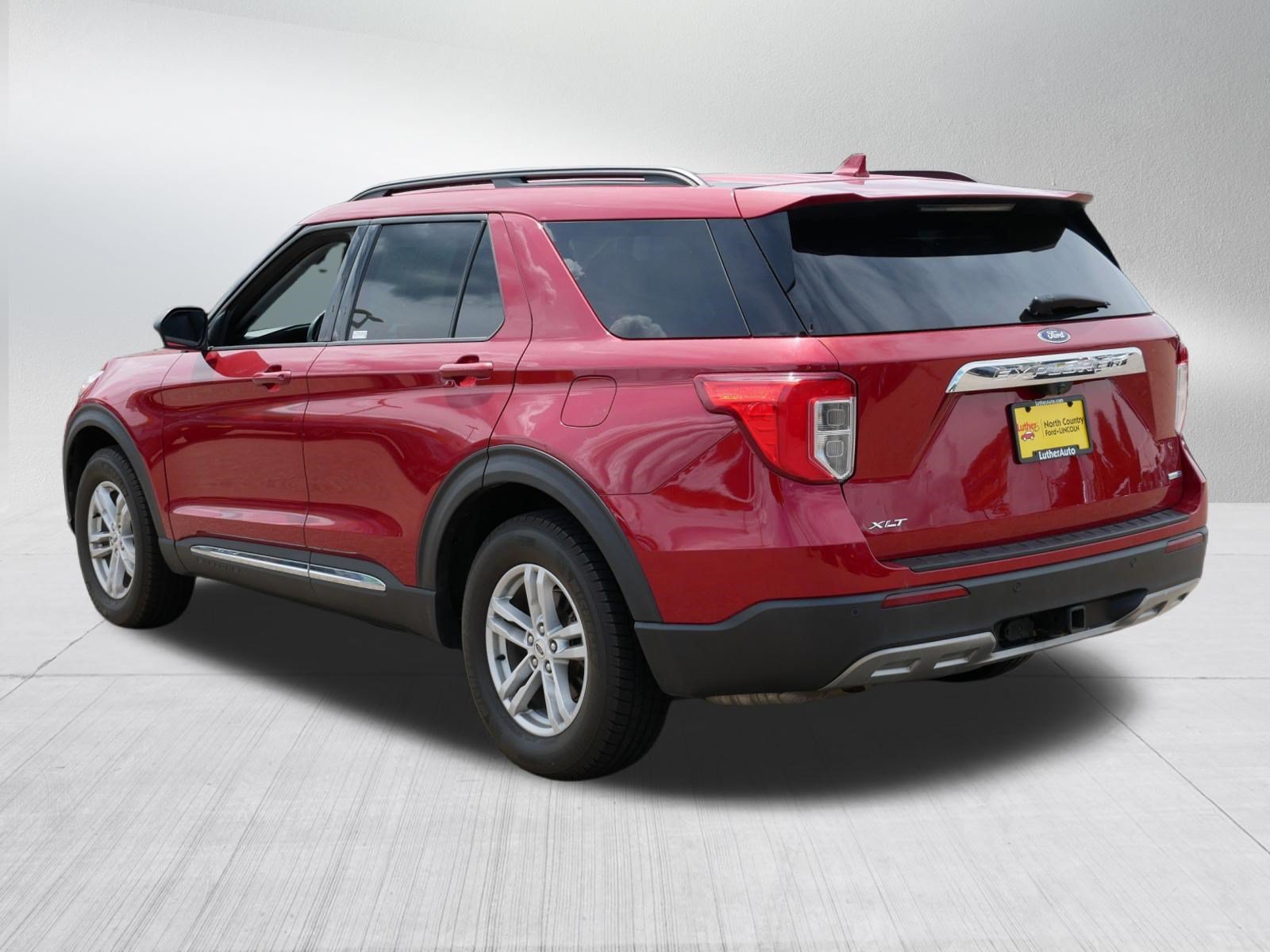 Certified 2020 Ford Explorer XLT w/ Equipment Group 202A AWD/4WD image 5