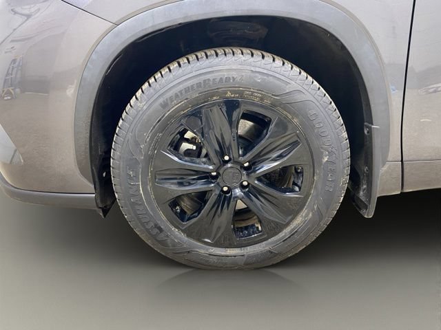 Used 2021 Toyota Highlander XLE AWD/4WD image 25