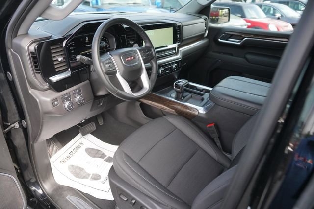 Used 2025 GMC Sierra 1500 Elevation w/ LPO, Elevation Black Package AWD/4WD image 8