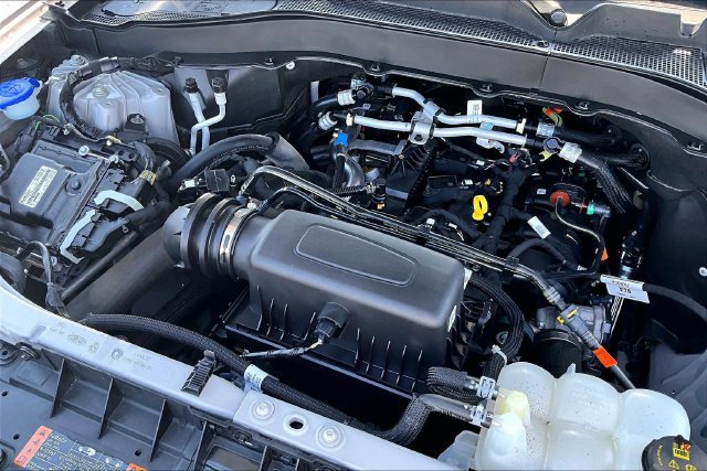 Certified 2024 Ford Explorer XLT w/ Equipment Group 202A AWD/4WD image 31