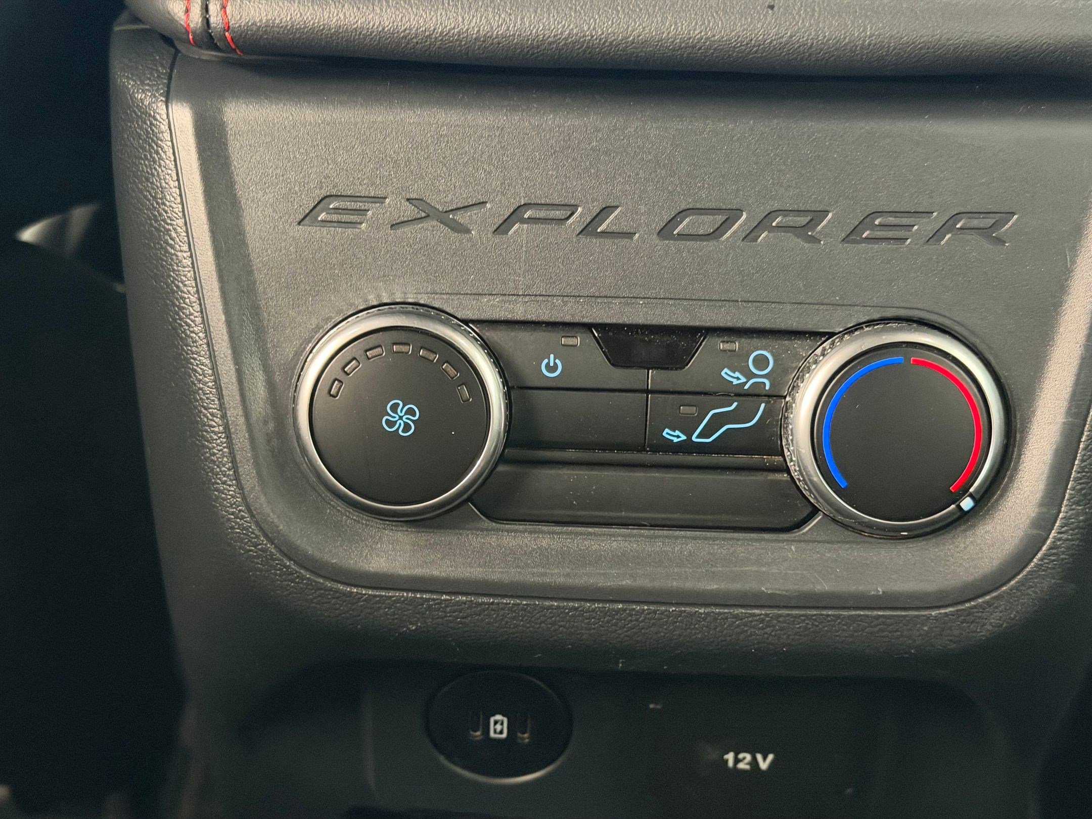 Certified 2025 Ford Explorer ST-Line w/ ST-Line Street Pack image 18