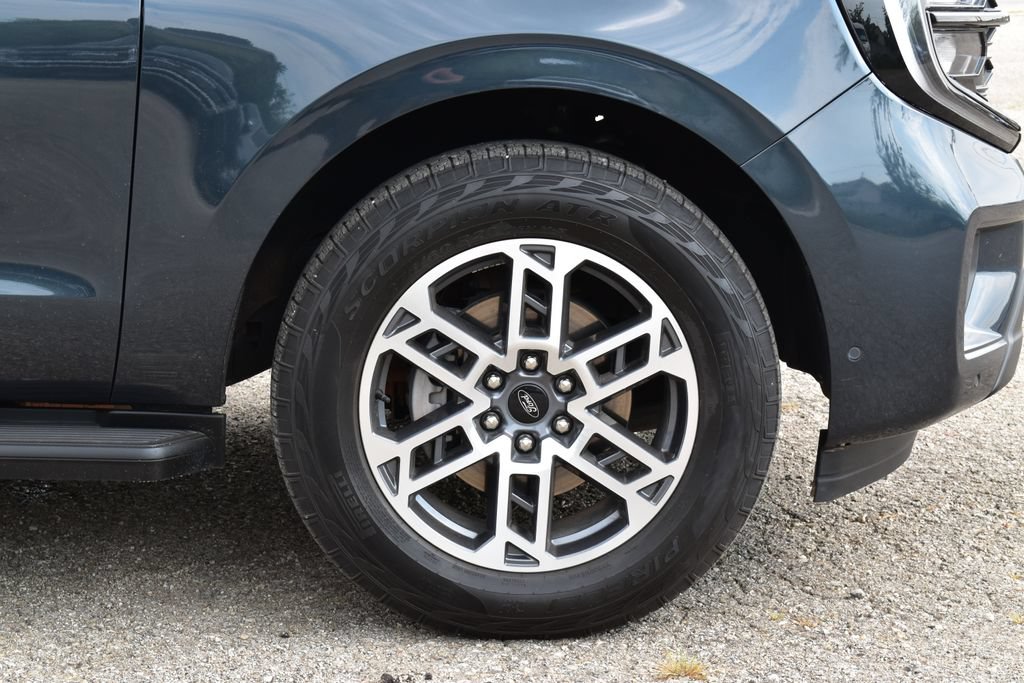 Certified 2025 Ford Expedition Active AWD/4WD image 4