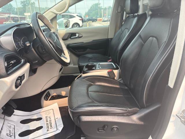 Used 2019 Chrysler Pacifica Limited FWD image 12
