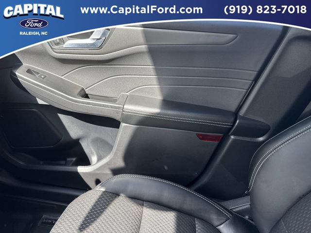 Certified 2025 Ford Escape SE FWD image 28