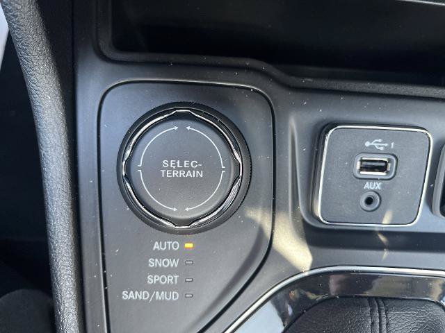 Used 2019 Jeep Cherokee Limited AWD/4WD image 14