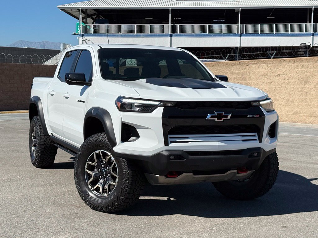 Used 2024 Chevrolet Colorado ZR2 w/ ZR2 Convenience Package III AWD/4WD image 3
